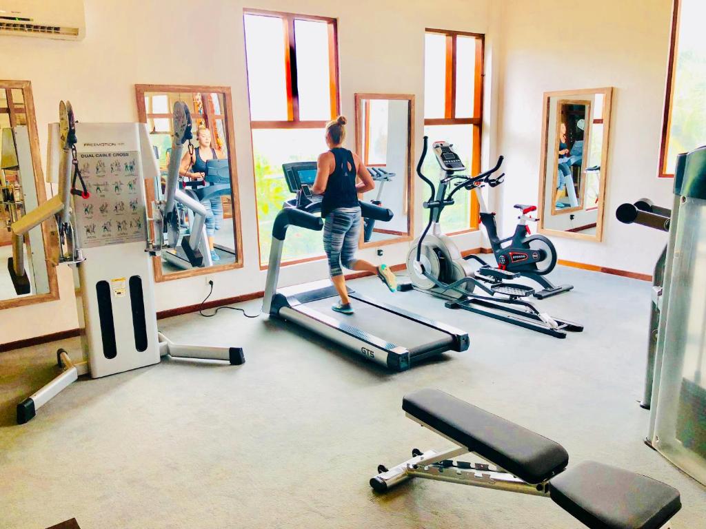 Fitness centrum a/nebo fitness zařízení v ubytování Thaproban Pavilion Resort and Spa