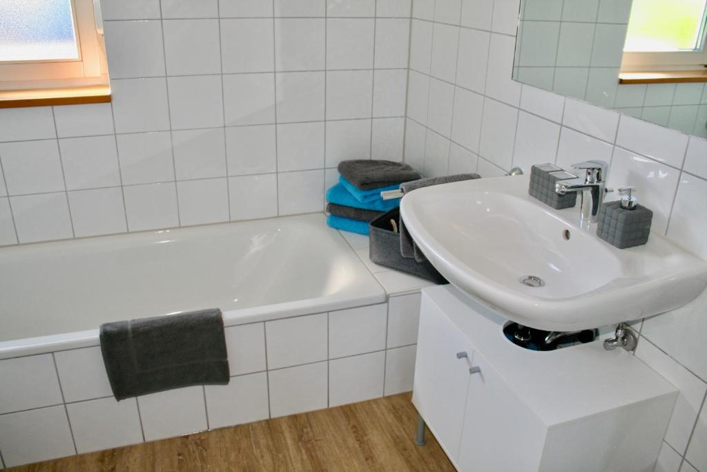 Bilik mandi di Gästehaus Gaumenflug am See