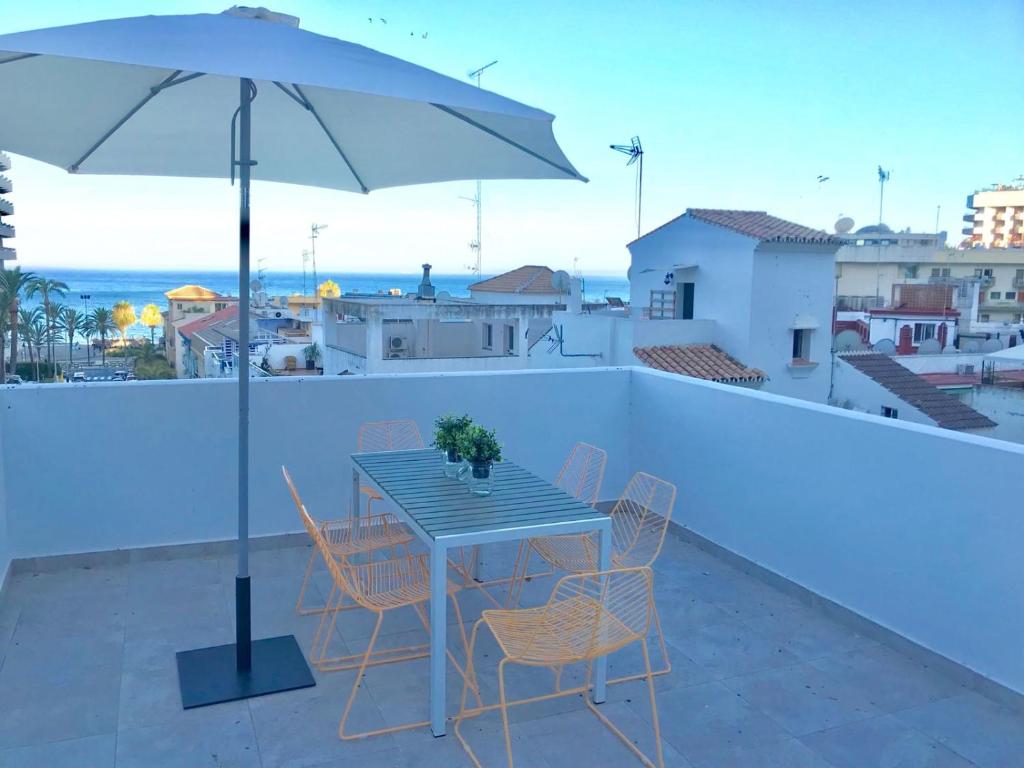 Balkón nebo terasa v ubytování Lujoso duplex en la playa con vistas al mar
