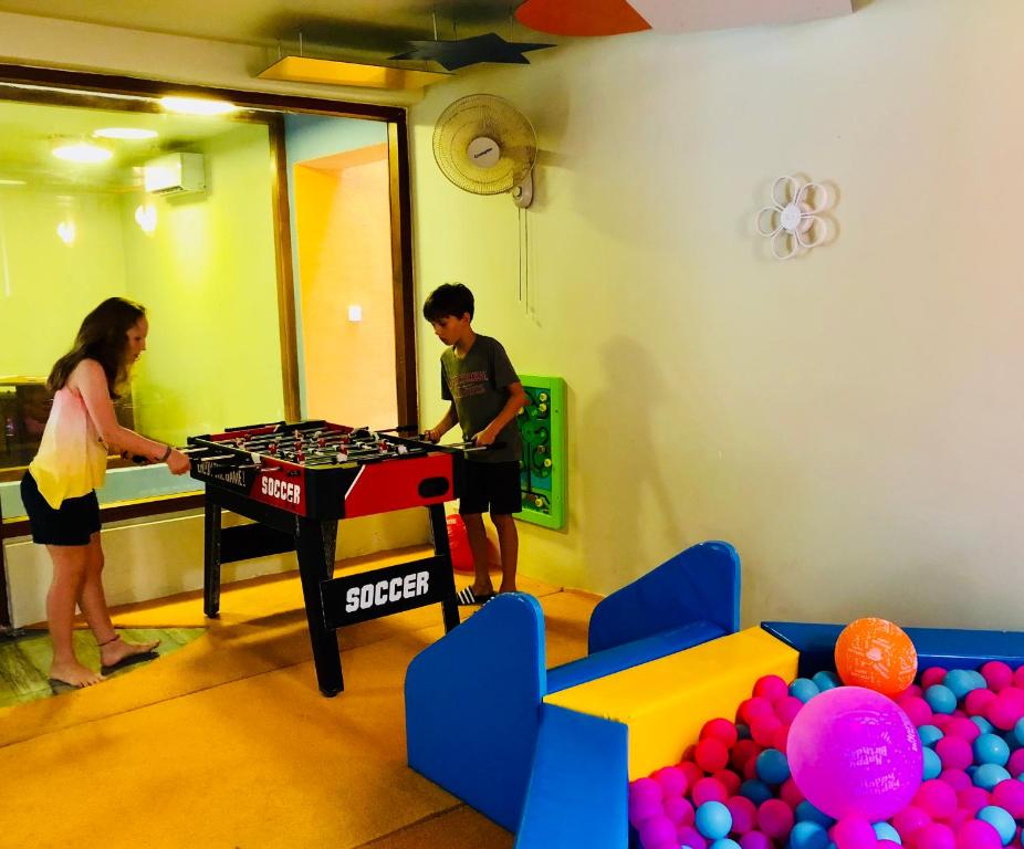 Herní místnost v ubytování Thaproban Pavilion Resort and Spa