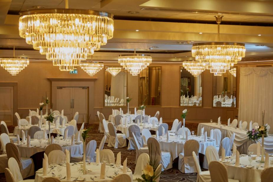 Restaurace v ubytování Tower Hotel & Leisure Centre