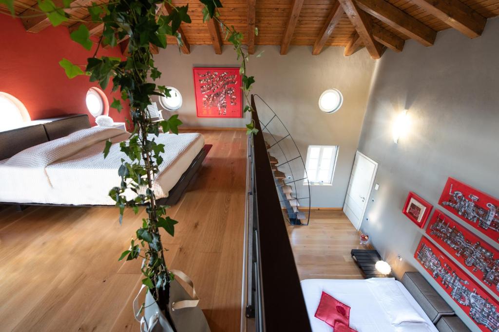 Postel nebo postele na pokoji v ubytování Klinec Plešivo Art Rooms