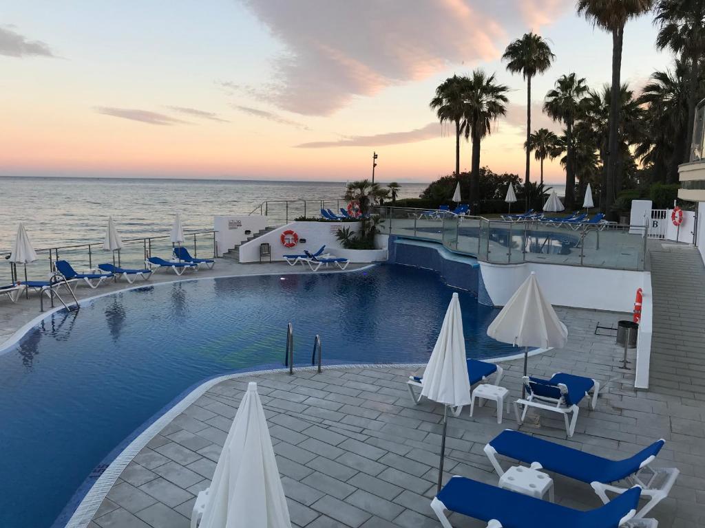 Bazén v ubytování Dominion Beach House nebo v jeho okolí