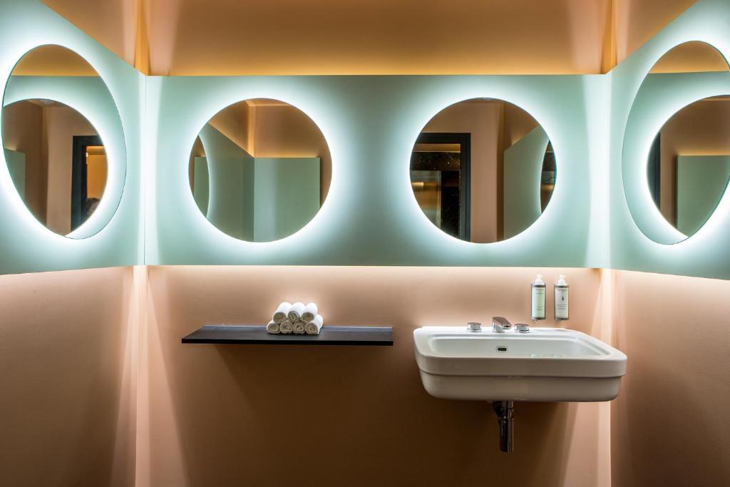 Hôtel du Rond-point des Champs-Élysées - Esprit de France - Resim 37