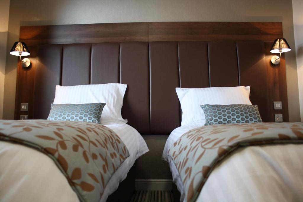 Twin Oaks Hotel - 
