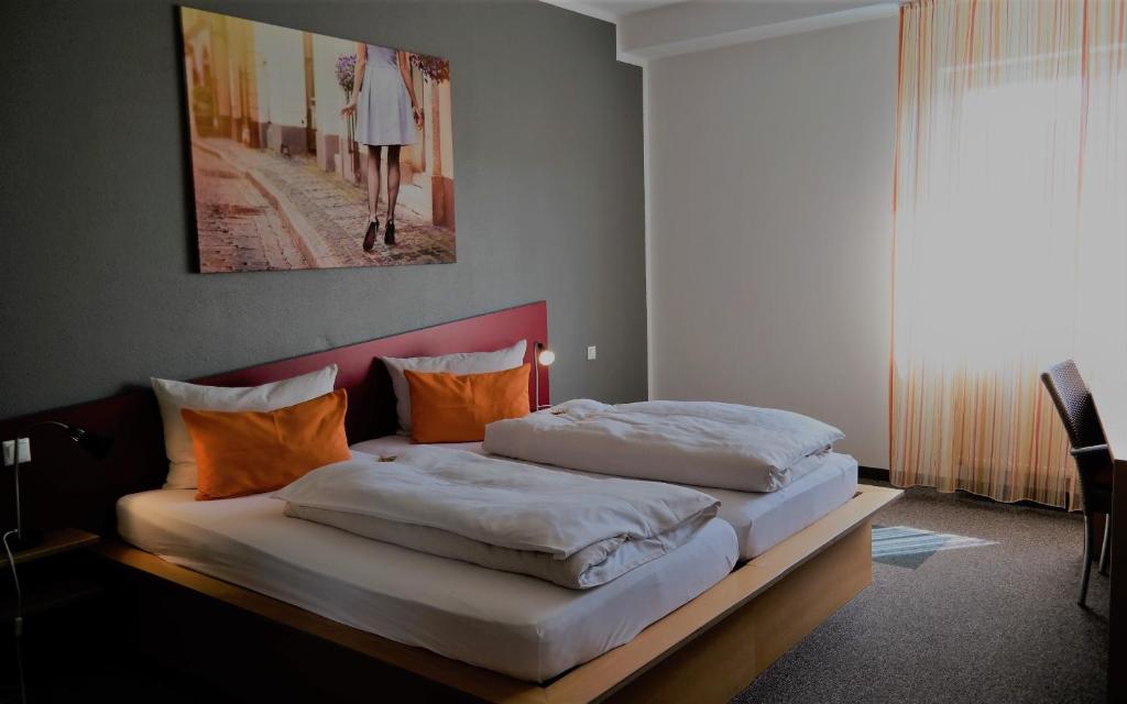 Postel nebo postele na pokoji v ubytování GS Hotel Mindelheim