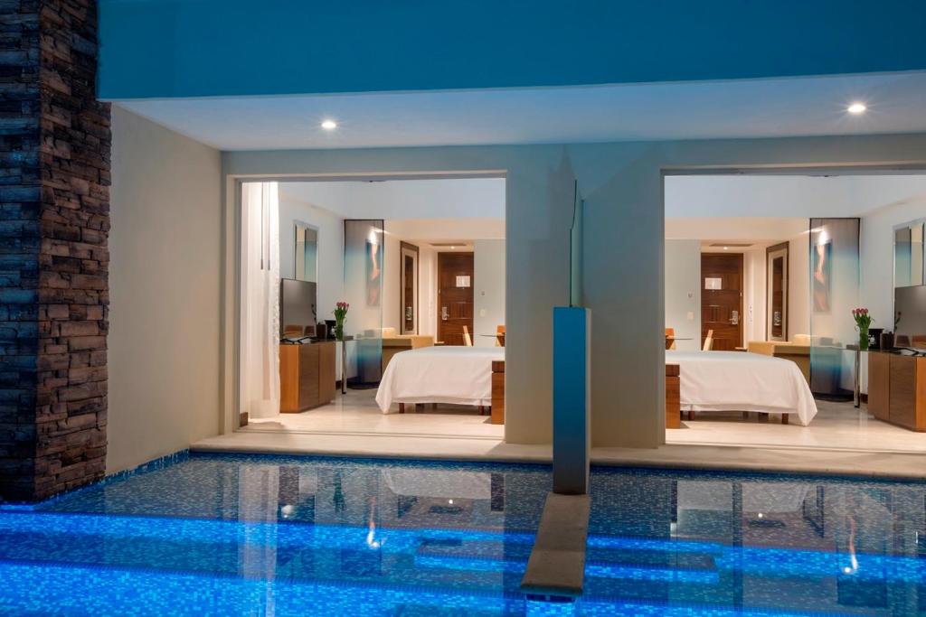 Krystal Grand Nuevo Vallarta - Altitude Club Junior Suite Swim Out Double