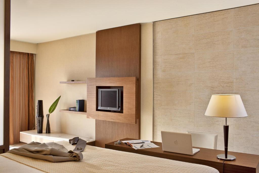 TV a/nebo společenská místnost v ubytování Olympic Palace Hotel