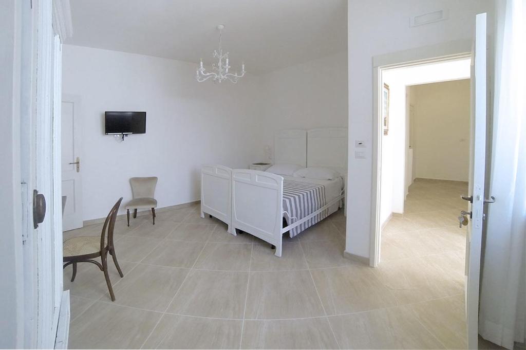 A television and/or entertainment centre at B&B PALAZZO MARZO