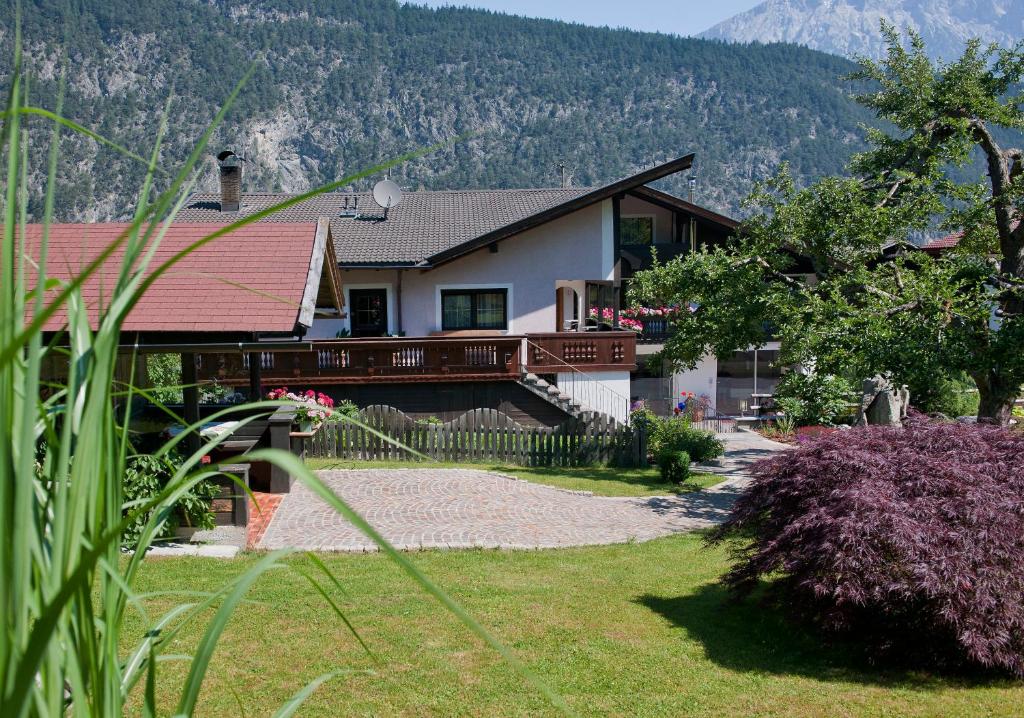 Nespecifikovaný výhled na hory nebo výhled na hory při pohledu z hotelu