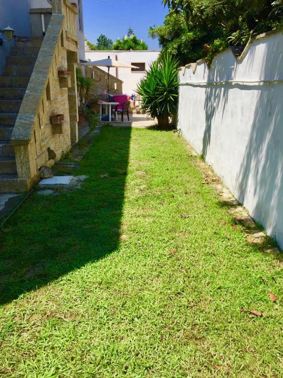 A garden outside Salento Appartamenti