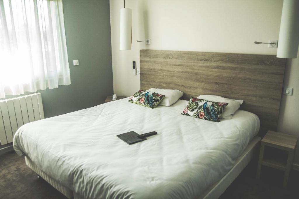 Postel nebo postele na pokoji v ubytování Hôtel Karène