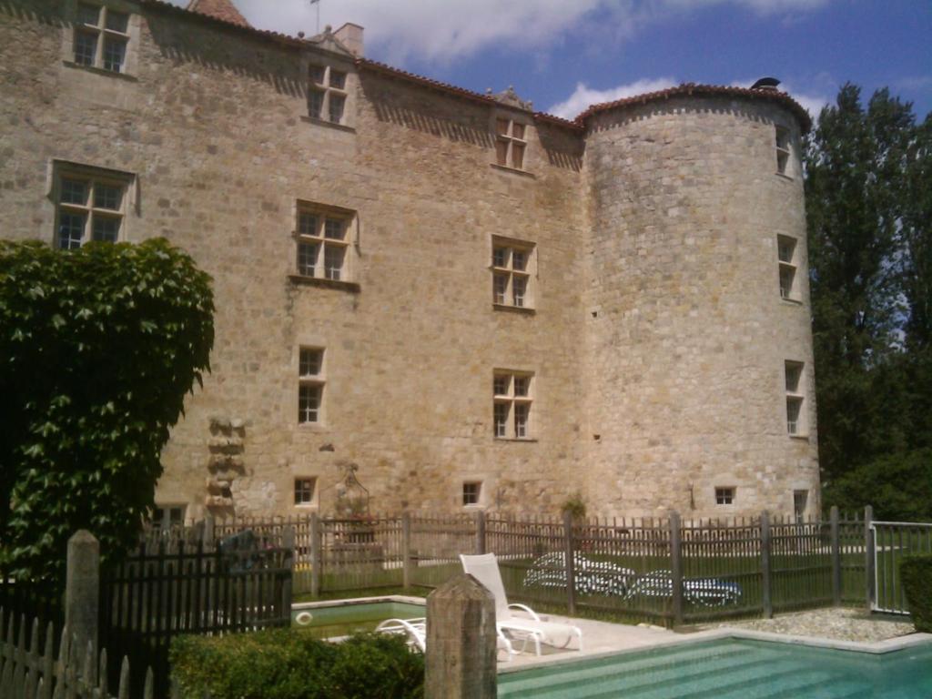 Fotografie z fotogalerie ubytování Château de Fourcès v destinaci Fourcès