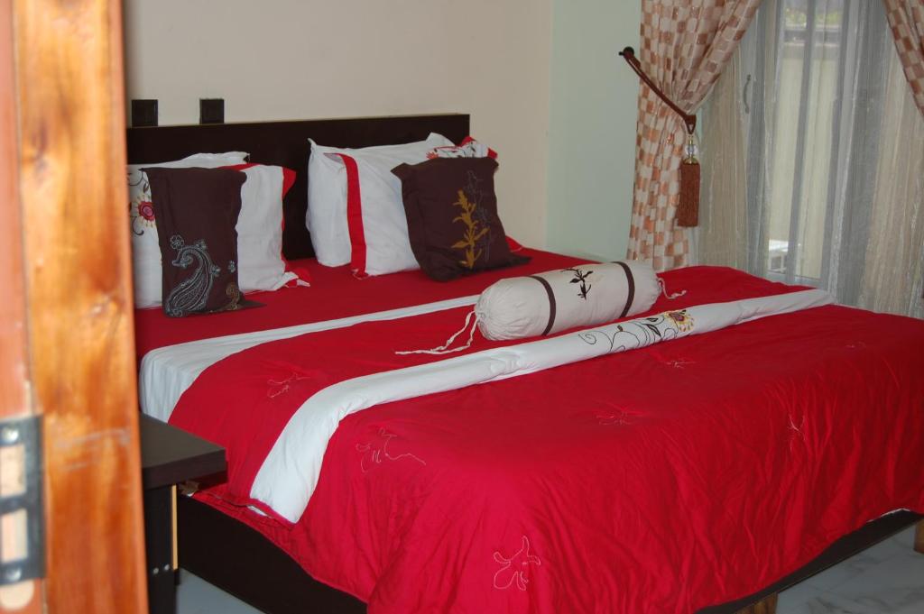 Postel nebo postele na pokoji v ubytování Nue-Crest Hotels & Suites
