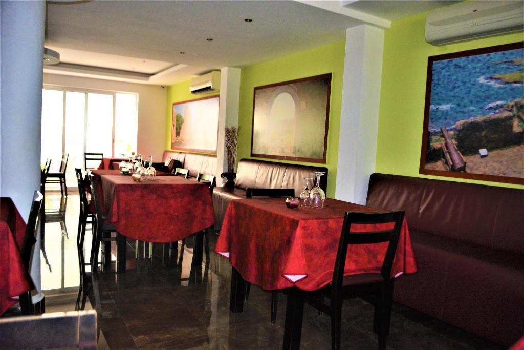 TV a/nebo společenská místnost v ubytování Sol Hotel