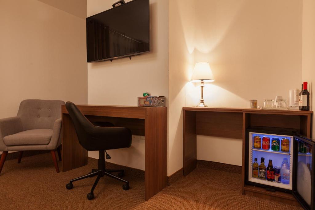 TV a/nebo společenská místnost v ubytování Inti Punku Machupicchu Hotel & Suites
