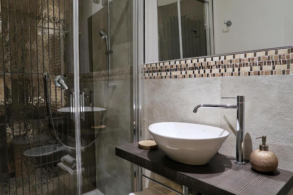 A bathroom at Maglo Station