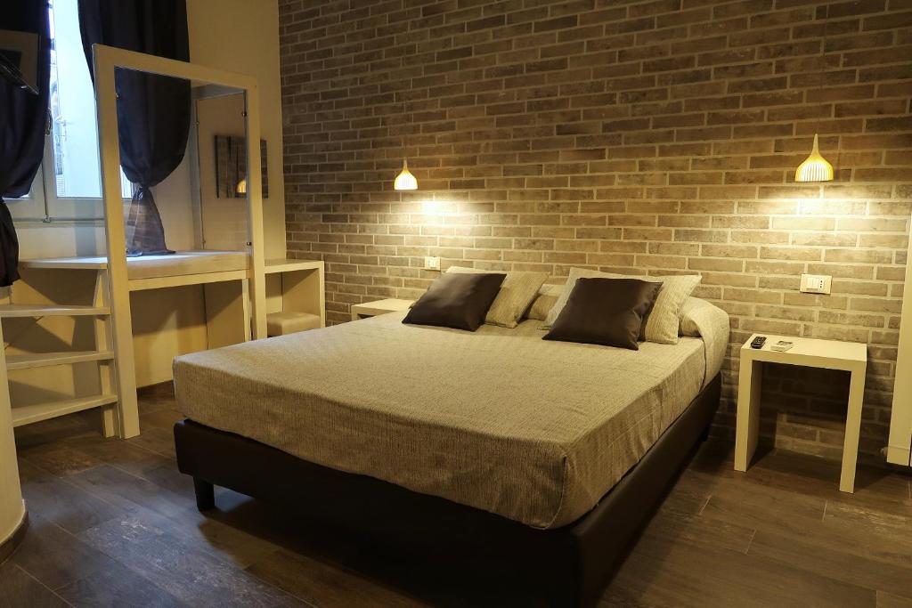 A bed or beds in a room at Maglo Station