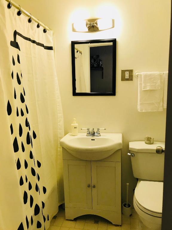 Koupelna v ubytování Manitou Motor Inn