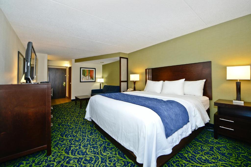 Comfort Inn & Suites Butler photo