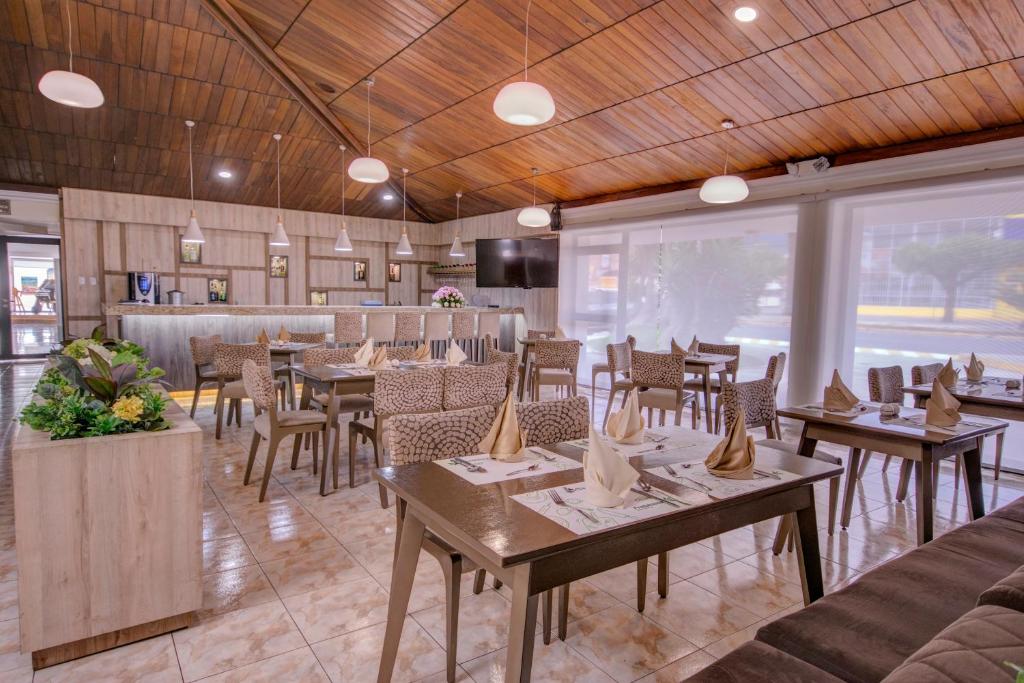 Restaurace v ubytování Hotel Ajavi