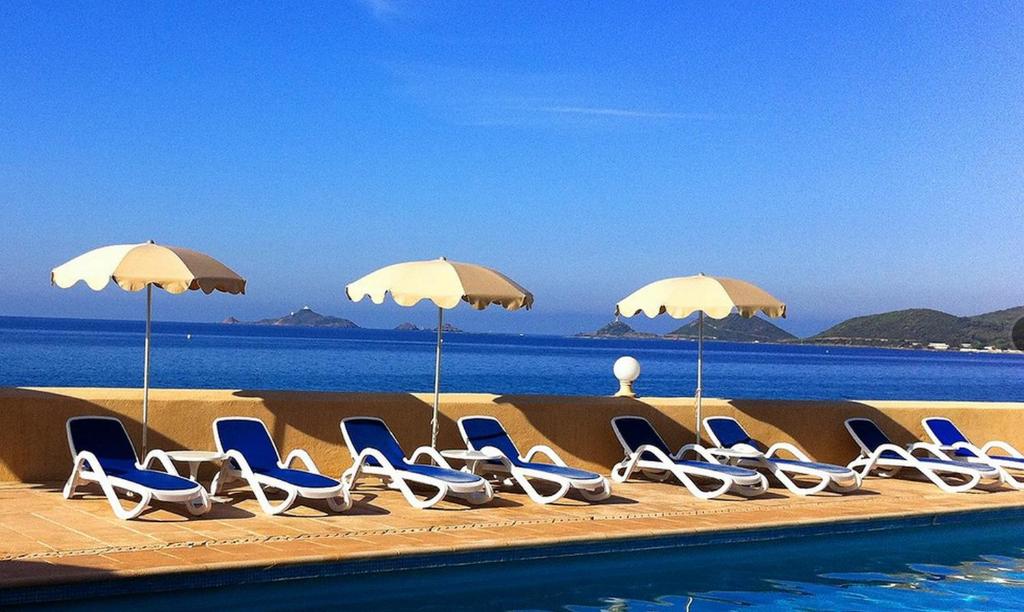 Bazén v ubytování Hotel Stella Di Mare nebo v jeho okolí