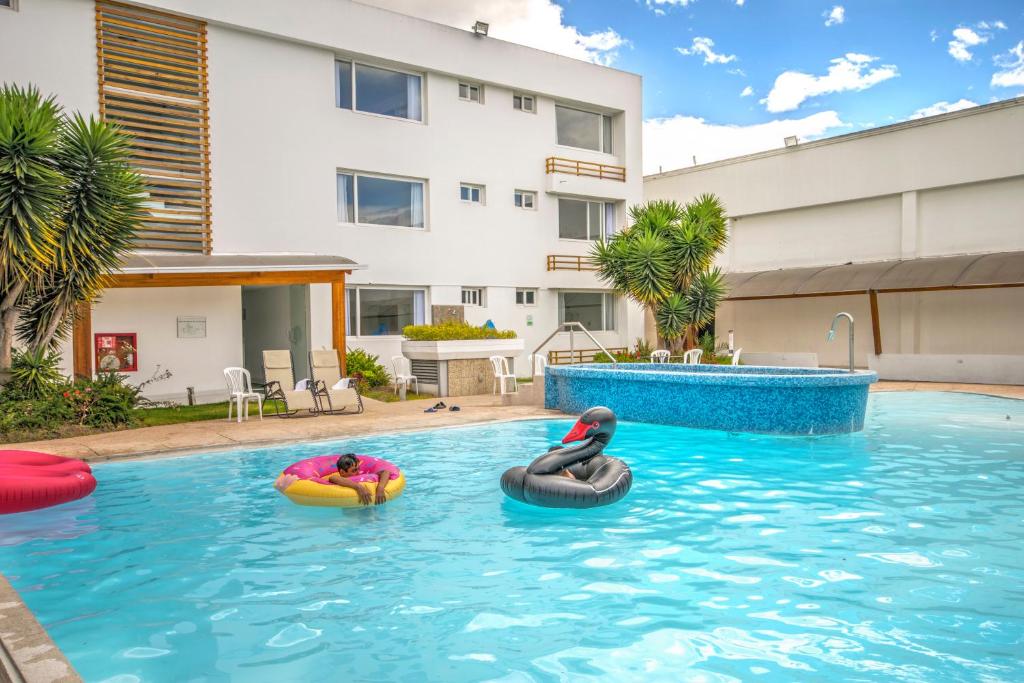 Bazén v ubytování Hotel Ajavi nebo v jeho okolí