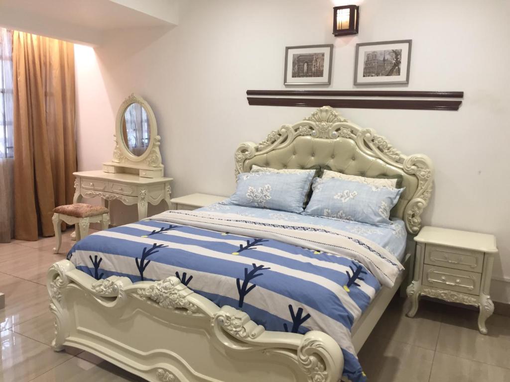 Postel nebo postele na pokoji v ubytování Bukit Tinggi, Klang- Cozy home
