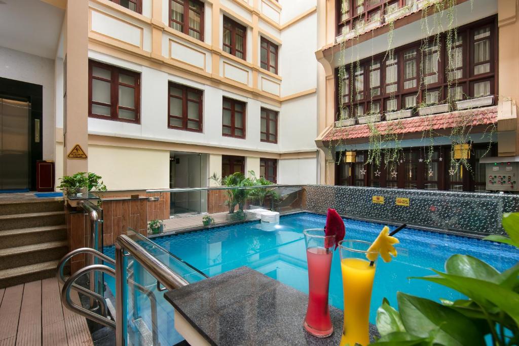 Bazén v ubytování Hanoi Nostalgia Hotel & Spa nebo v jeho okolí