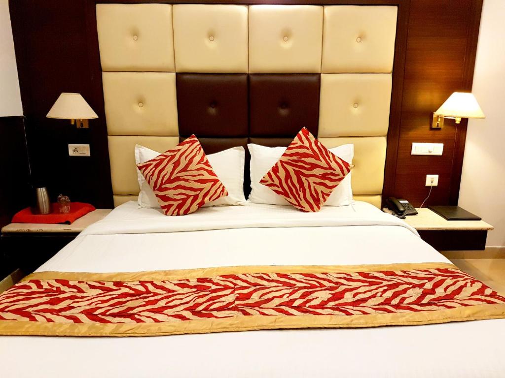 Postel nebo postele na pokoji v ubytování Hotel Sidharth