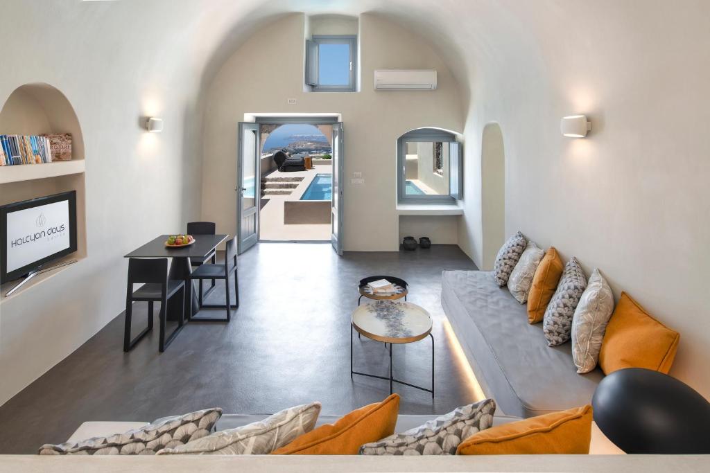 Posezení v ubytování Halcyon Days Suites
