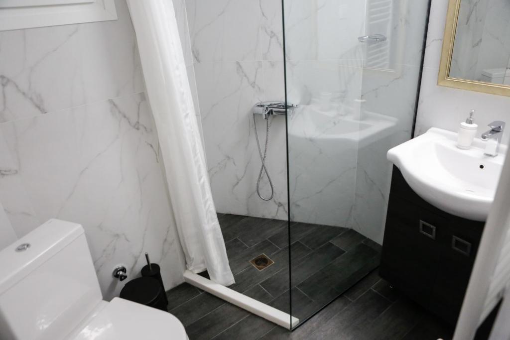 Kúpeľňa v ubytovaní # Alegra Apartment , 10mtrs from VENIZELOU Metro Station