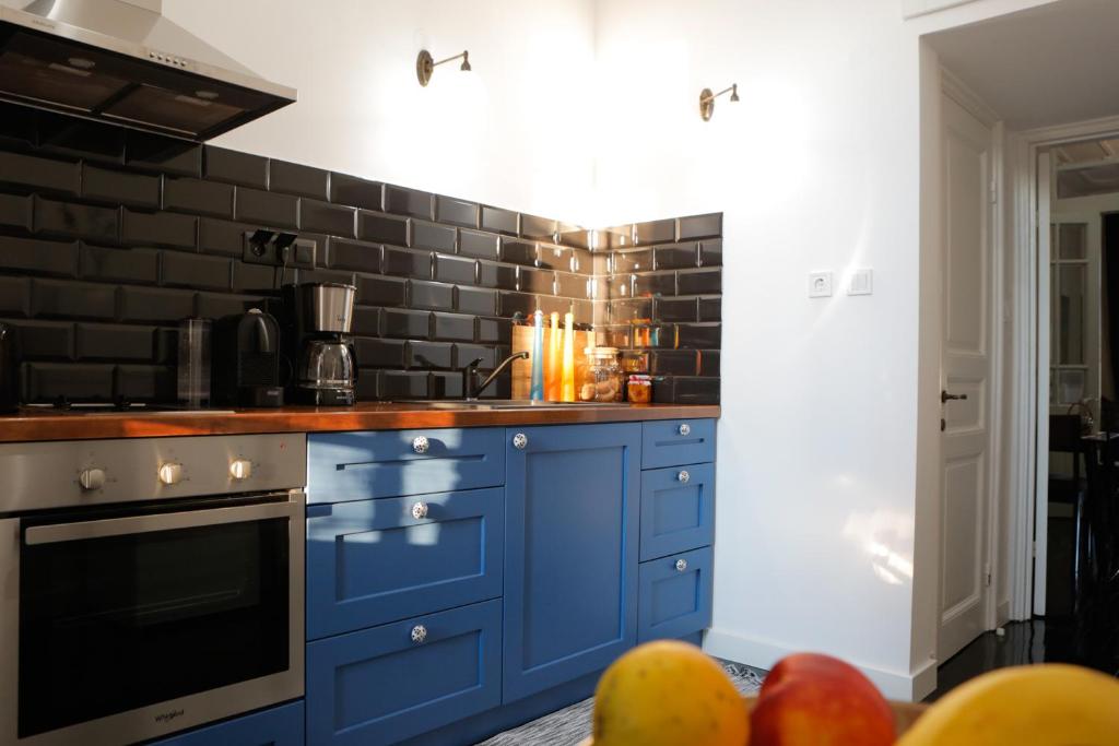 Kuchyňa alebo kuchynka v ubytovaní # Alegra Apartment , 10mtrs from VENIZELOU Metro Station