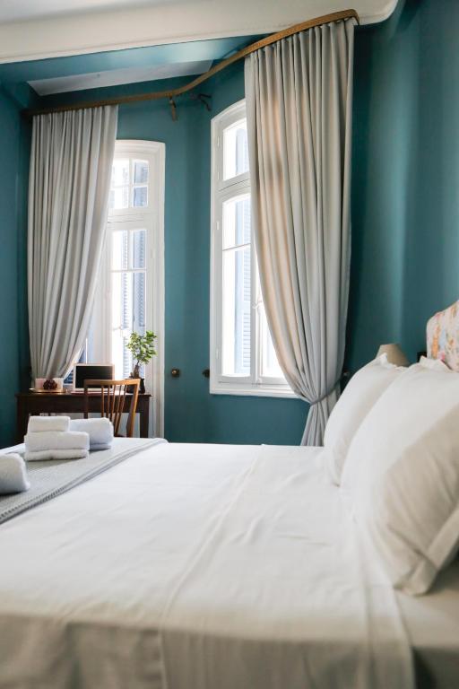 Posteľ alebo postele v izbe v ubytovaní # Alegra Apartment , 10mtrs from VENIZELOU Metro Station
