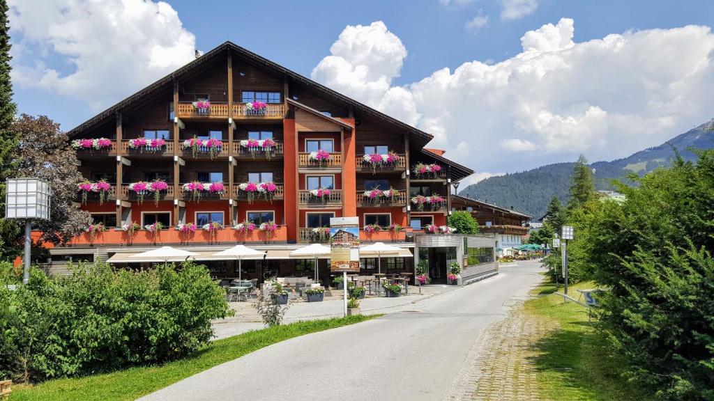 Nespecifikovaný výhled na hory nebo výhled na hory při pohledu z hotelu