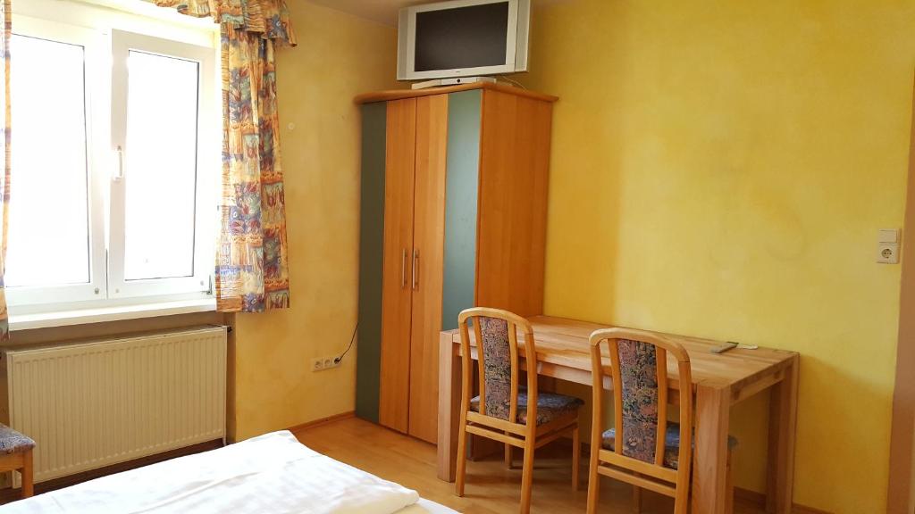 Postel nebo postele na pokoji v ubytování Gasthof Paradiesgartl