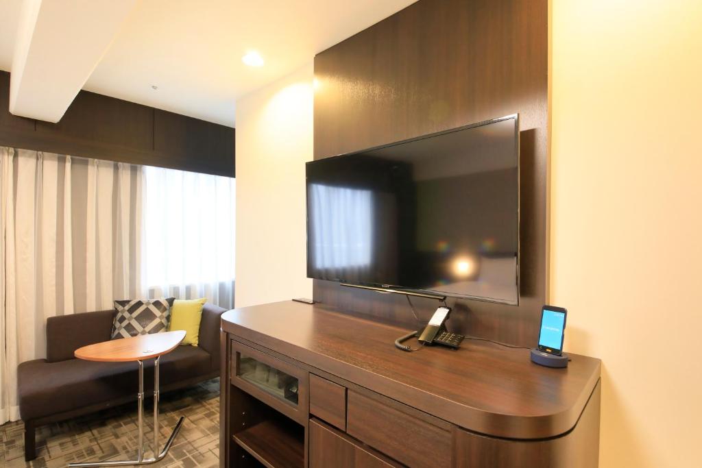 TV a/nebo společenská místnost v ubytování Richmond Hotel Higashi Osaka