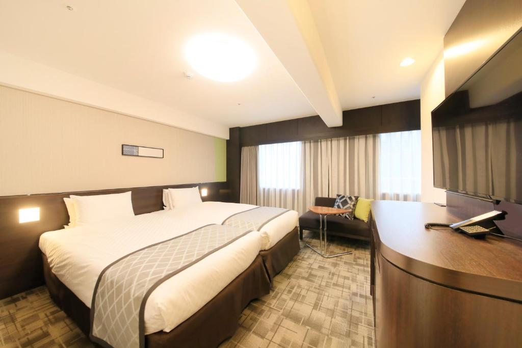 Postel nebo postele na pokoji v ubytování Richmond Hotel Higashi Osaka