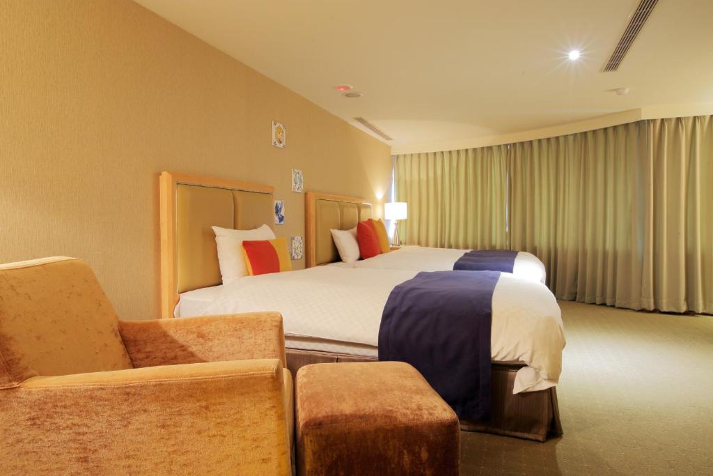 Jin Hua Hotel - Deluxe Triple Room (без парковки)