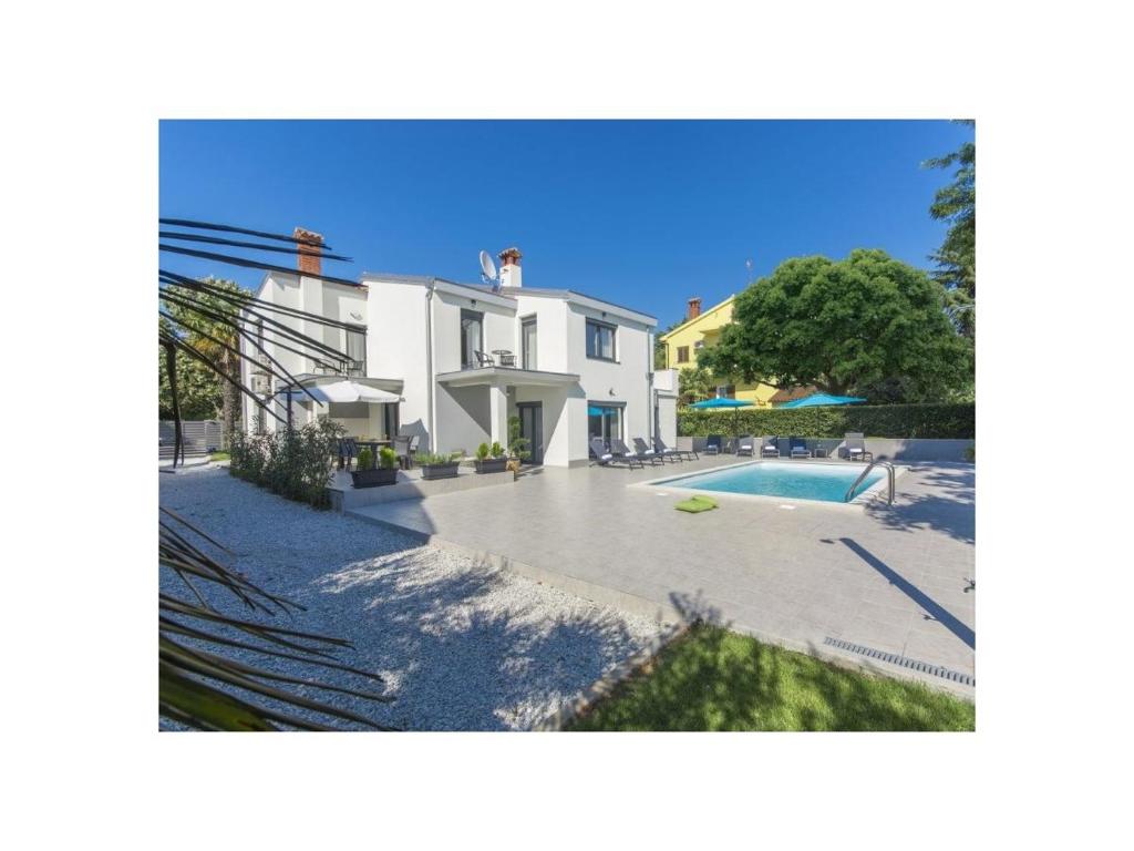 Πισίνα στο ή κοντά στο Villa Romi M