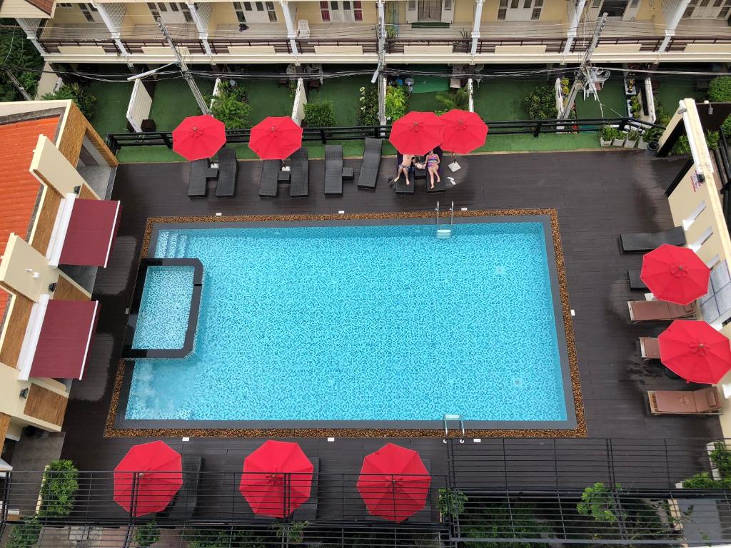 Golden Sea Pattaya - SHA Extra Plusの敷地内または近くにあるプール