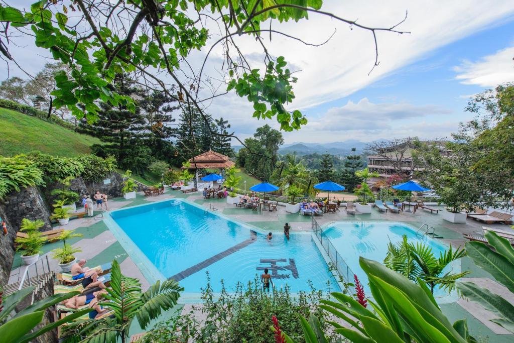 Bazén v ubytování Hotel Topaz nebo v jeho okolí