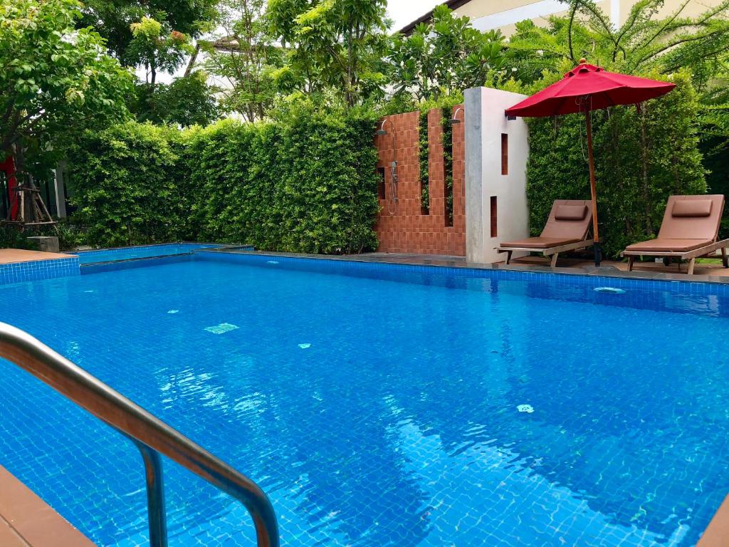 Golden Sea Pattaya - SHA Extra Plusの敷地内または近くにあるプール