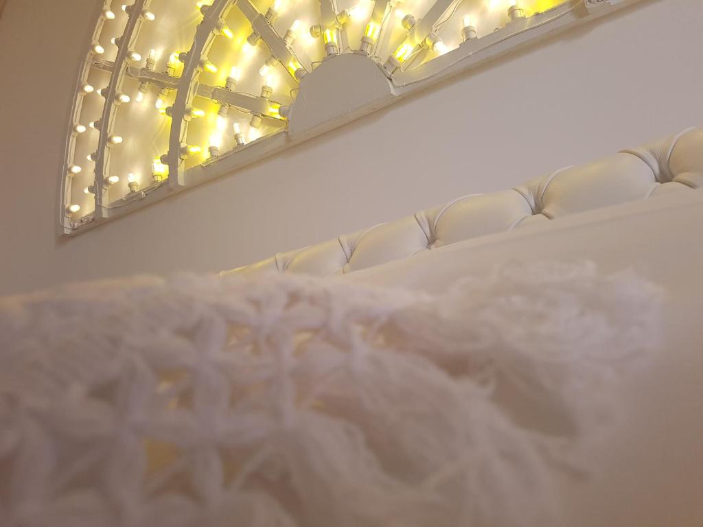Łóżko lub łóżka w pokoju w obiekcie Le LUMINARIe Sassi