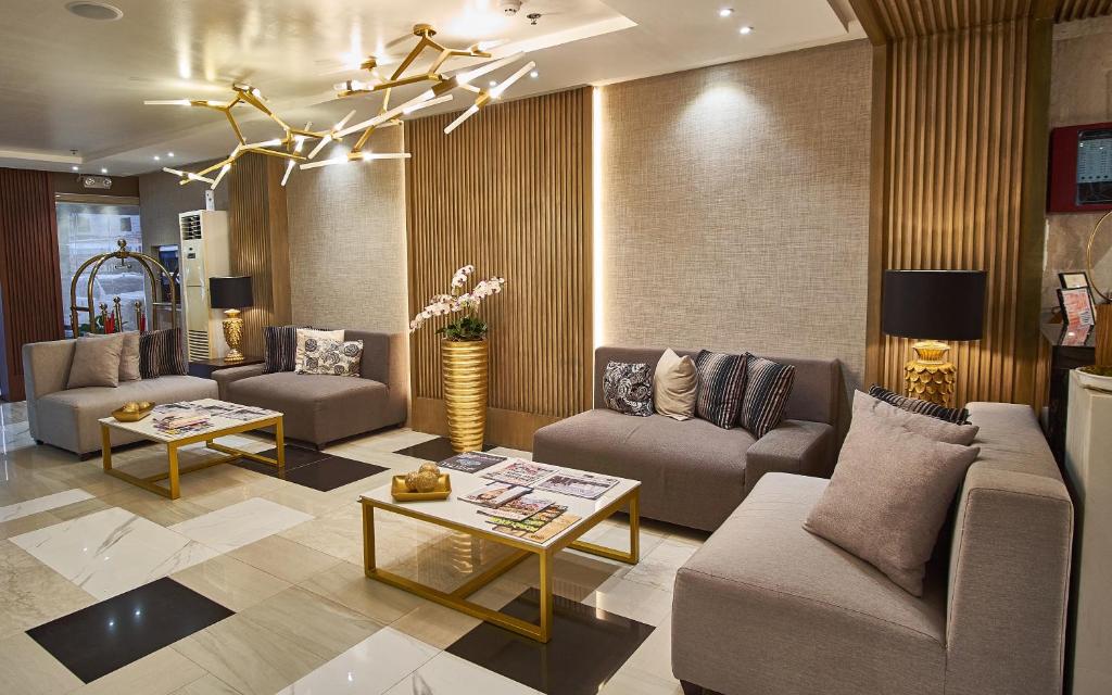 TV a/nebo společenská místnost v ubytování J7 Hotel