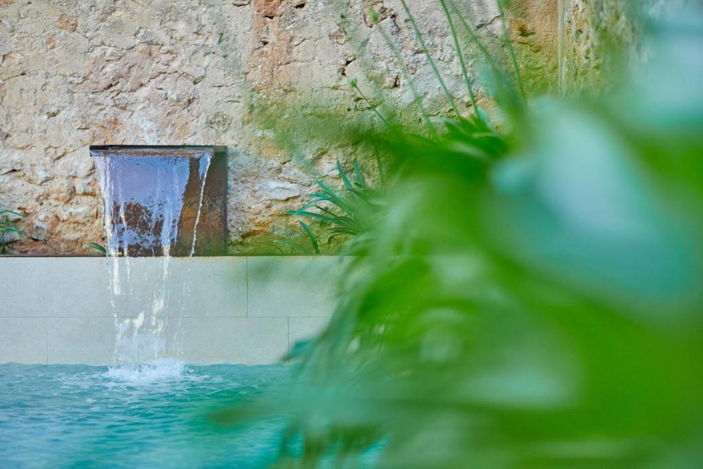 Bazén v ubytování Sa Creu Nova Petit Palais Art & Spa nebo v jeho okolí