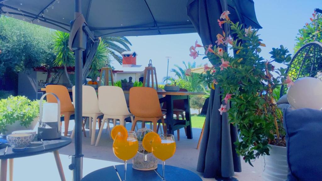 Fotografia z galérie ubytovania Villa Maris- beachfront villa with exclusive pool v destinácii Podstrana