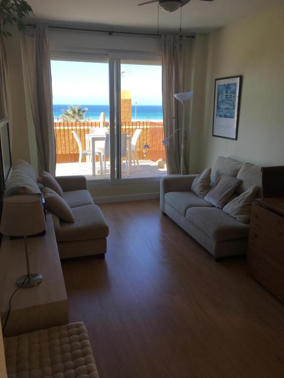 Posedenie v ubytovaní Tarifa Beach apartment with ocean views and pool