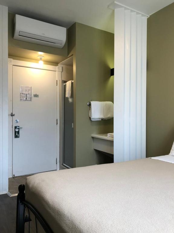 
Room with Double Bed with Shower and Shared Restroom
