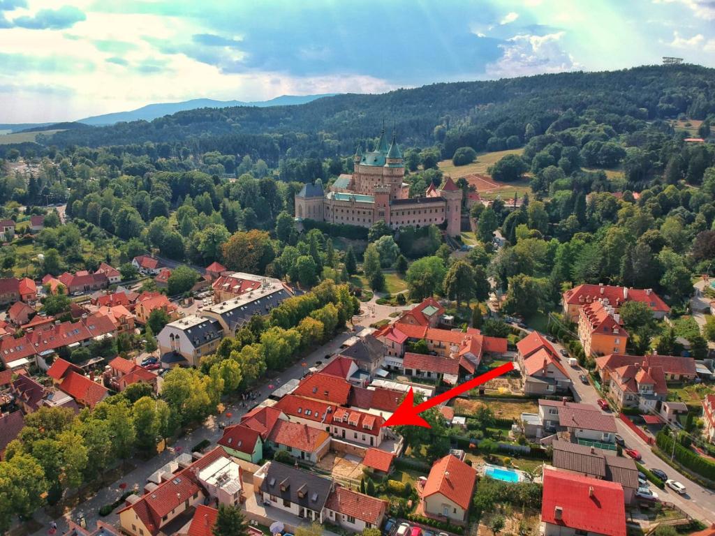 an aerial view of a town with a red roof at Ubytovanie Alej Bojnice in Bojnice